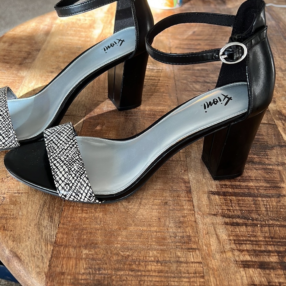 COPY - Fioni size 9 ankle strap sandals. Chunky 3 inch heel. In excellent cond…